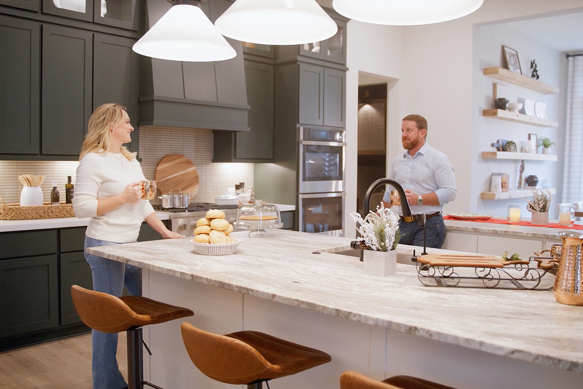 hfth_ntl_lp_entertaining_kitchen_screen